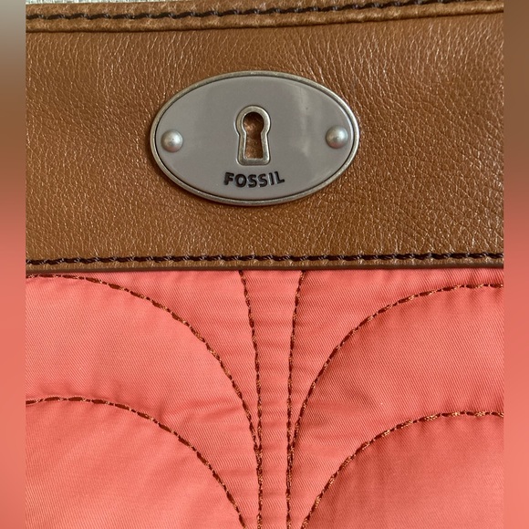 Large Fossil shoulder bag with coral colored quilted fabric - Picture 3 of 8